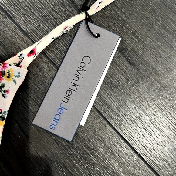 NWT Calvin Klein Jeans Cream Ditsy Floral Sleeveless Mini Dress Size Small - Picture 4 of 5